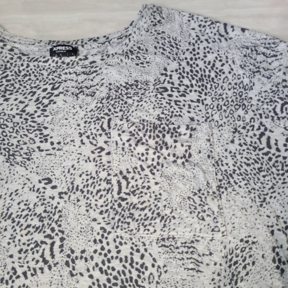 Express Lounge Tee - Picture 2 of 5